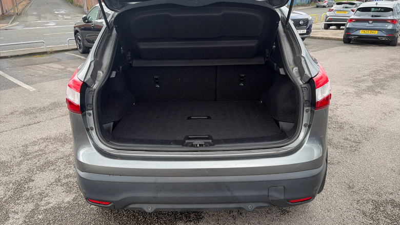 Nissan Qashqai 1.2 DiG-T N-Connecta 5dr Petrol Hatchback
